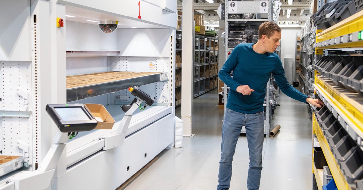 Modula lagerautomat fluer grejshoppen Hans Schourup put to light pluk